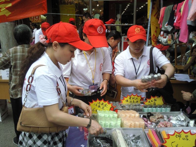 饰品 义卖现场.jpg
