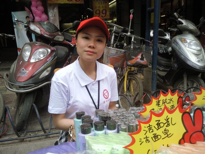 饰品义卖 现场.jpg