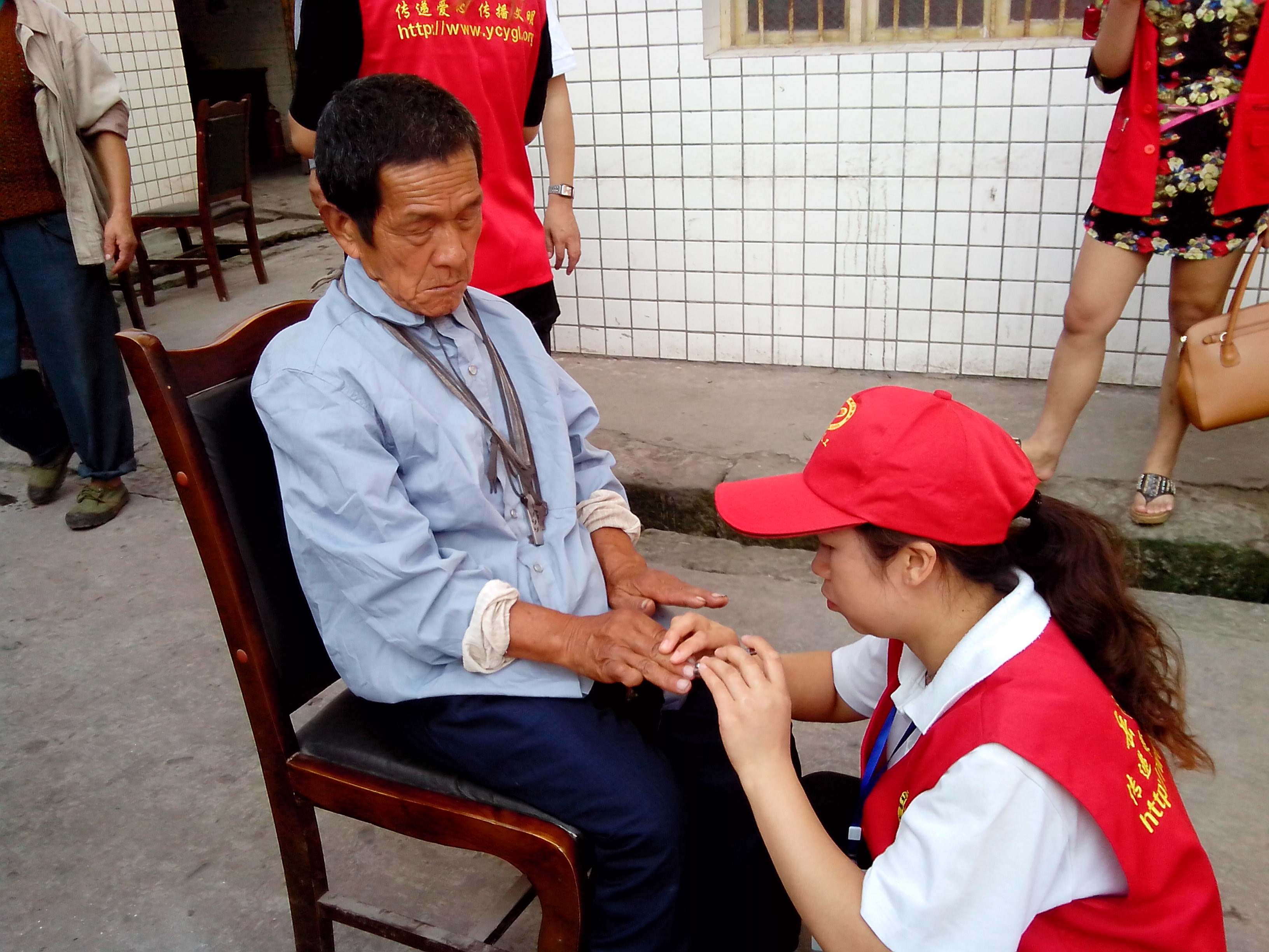 6、爱心，正在传递.jpg