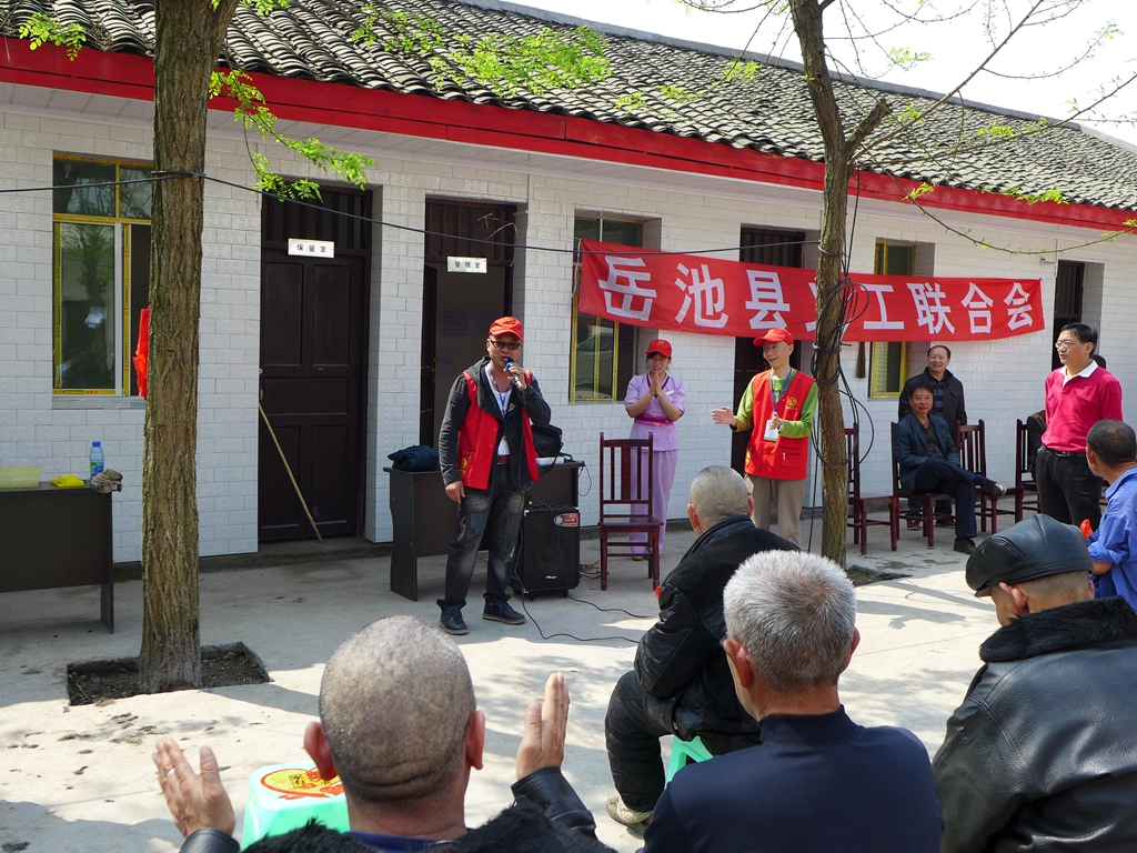 9、3月28号，岳池县伏龙乡敬老院格外热闹...._副本.jpg
